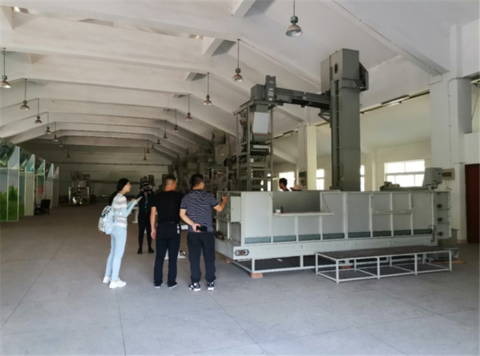 9月3日,中農富通調研組兵分兩路對南京高淳區武家嘴現代農業產業示范園區和棲霞區龍潭現代農業產業示范園區的調研工作。(圖6) 9月3日,中農富通調研組兵分兩路對南京高淳區武家嘴現代農業產業示范園區和棲霞區龍潭現代農業產業示范園區的調研工作。(圖6)