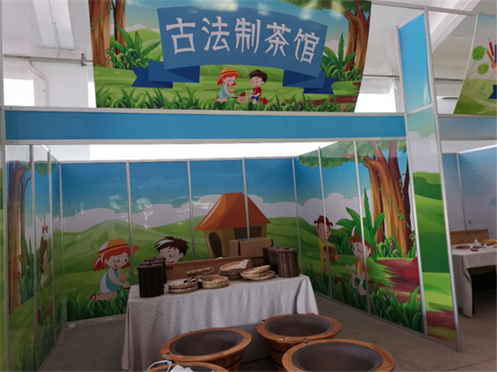 9月3日,中農富通調研組兵分兩路對南京高淳區武家嘴現代農業產業示范園區和棲霞區龍潭現代農業產業示范園區的調研工作。(圖8) 9月3日,中農富通調研組兵分兩路對南京高淳區武家嘴現代農業產業示范園區和棲霞區龍潭現代農業產業示范園區的調研工作。(圖8)